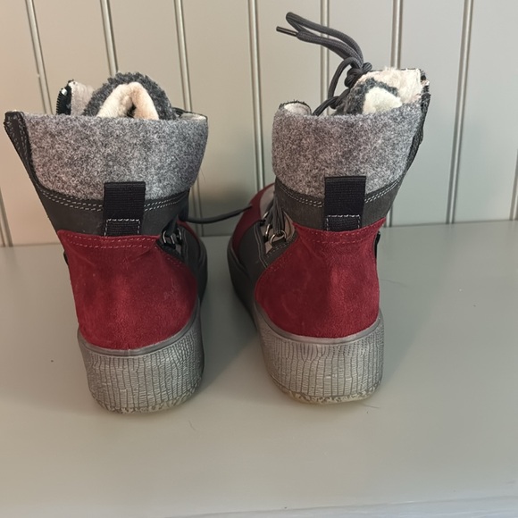 Shearling Lined Boot - Picture 5 of 7